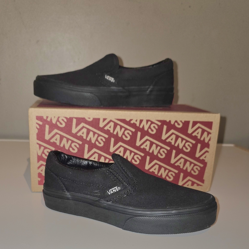 Vans Kids Classic Slip-On Sneakers in Black